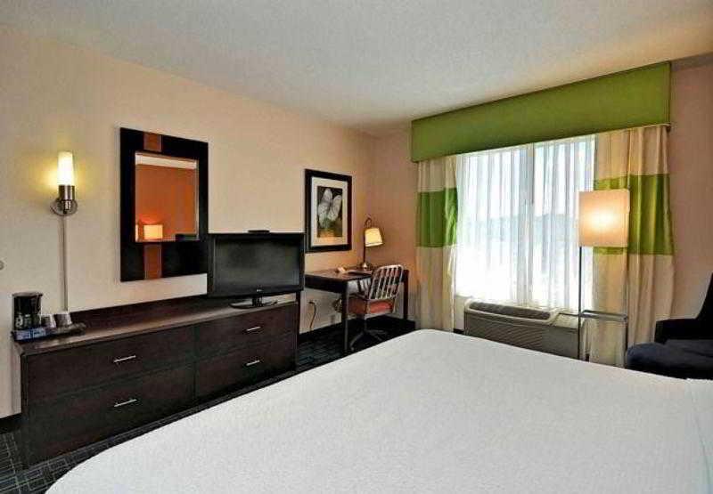 Fairfield And By Marriott Potomac Mills