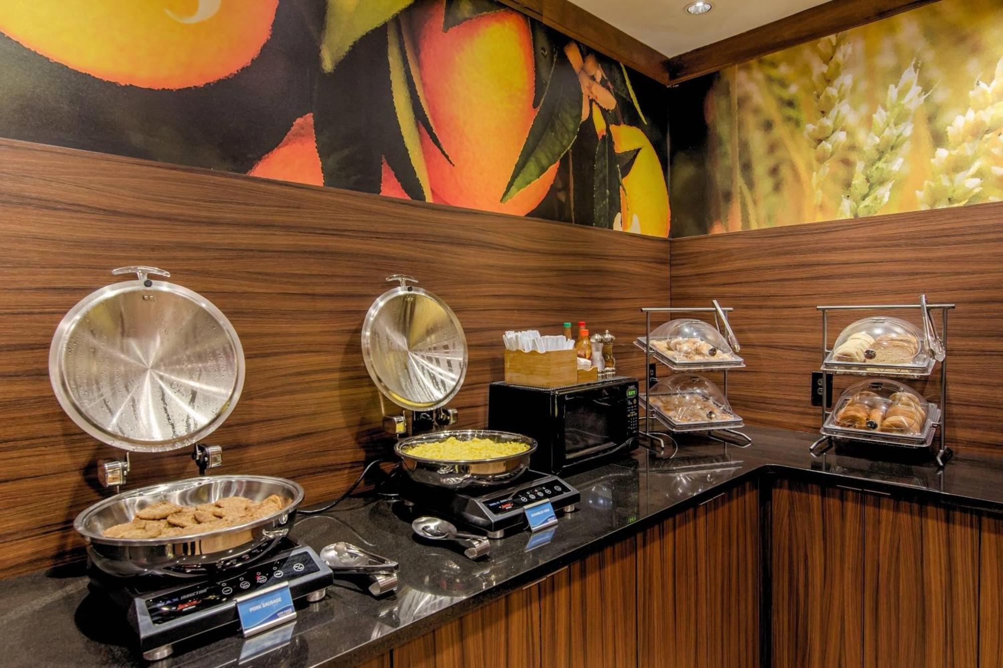 Fairfield And By Marriott Potomac Mills 3*