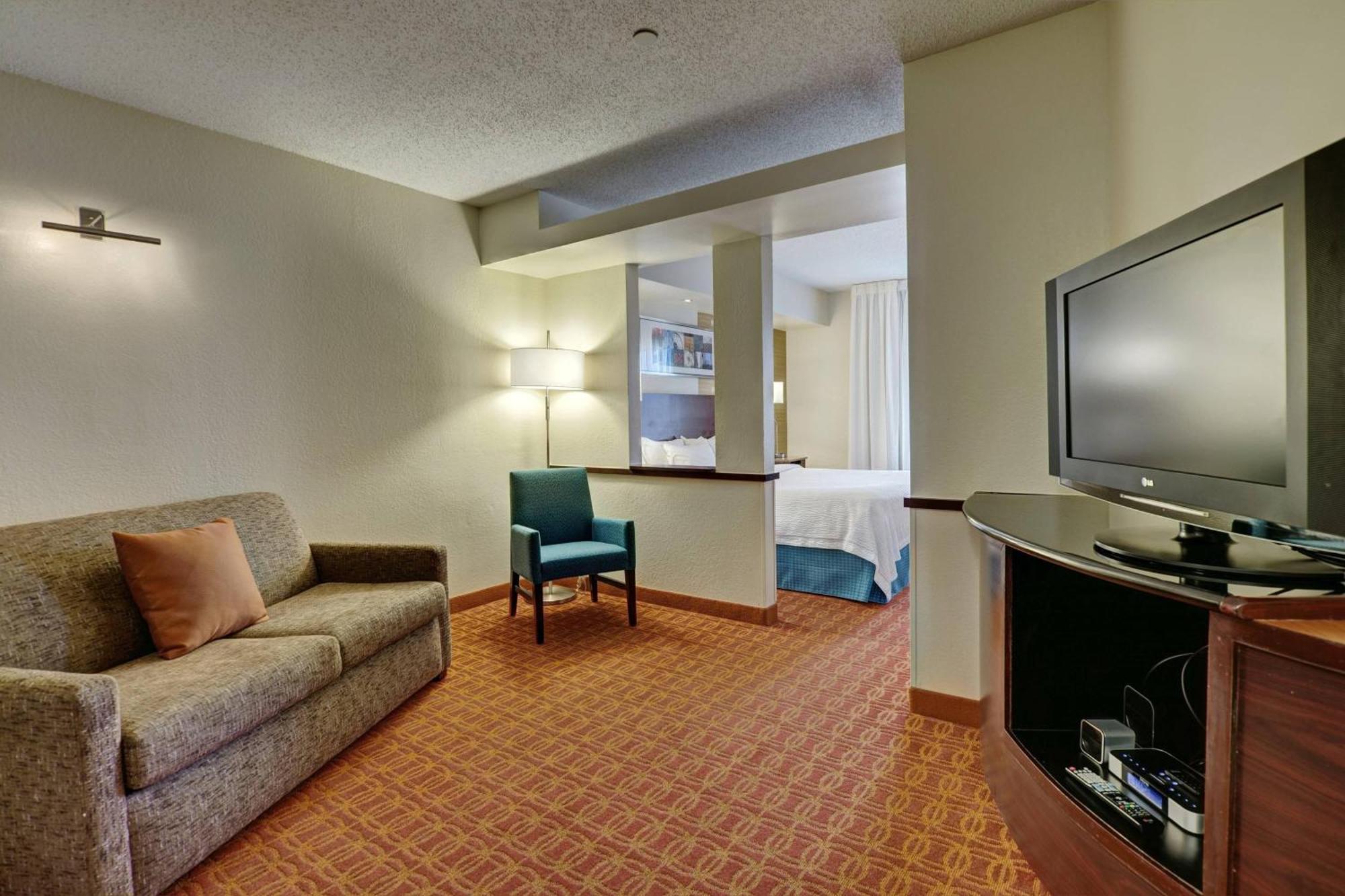 Fairfield And By Marriott Potomac Mills 3*