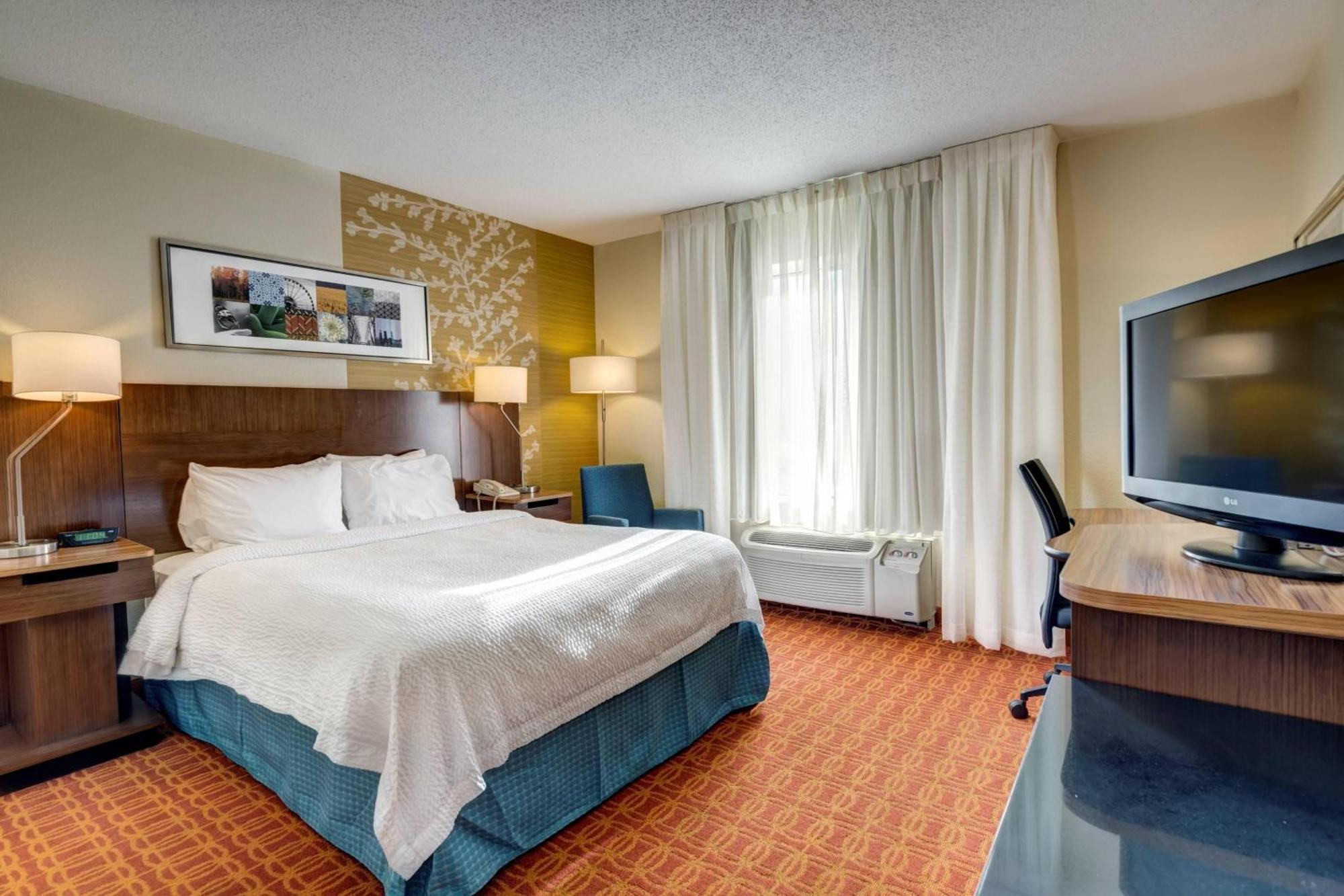 Fairfield And By Marriott Potomac Mills Hotel 3*
