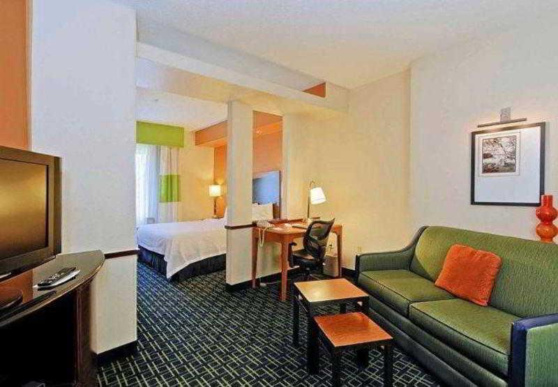 Fairfield And By Marriott Potomac Mills Hotel 3*